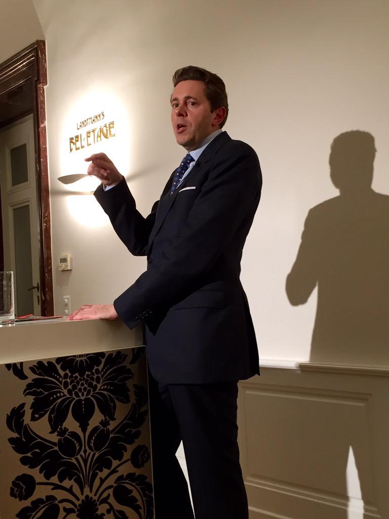 SandraBaierl's tweet photo. sts harald mahrer fordert eine neue gründerzeit. will bypässe zur ö bürokratie legen. #salonz @haraldmahrer http://t.co/qDlCRa3JvF