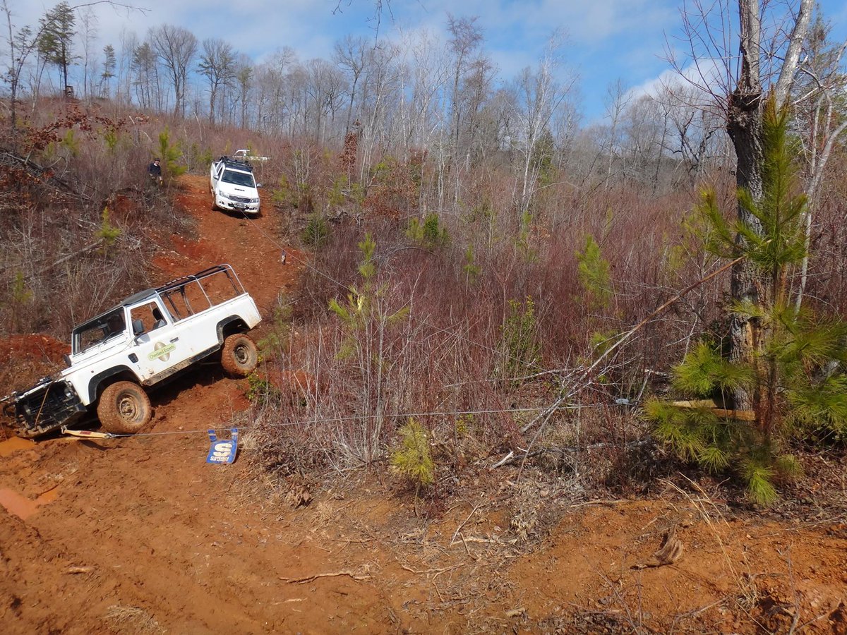 OverlandExperts's tweet photo. Our Defender 110 needing some recovery last week with our military training in NC. http://t.co/GgJsk3Dz59
