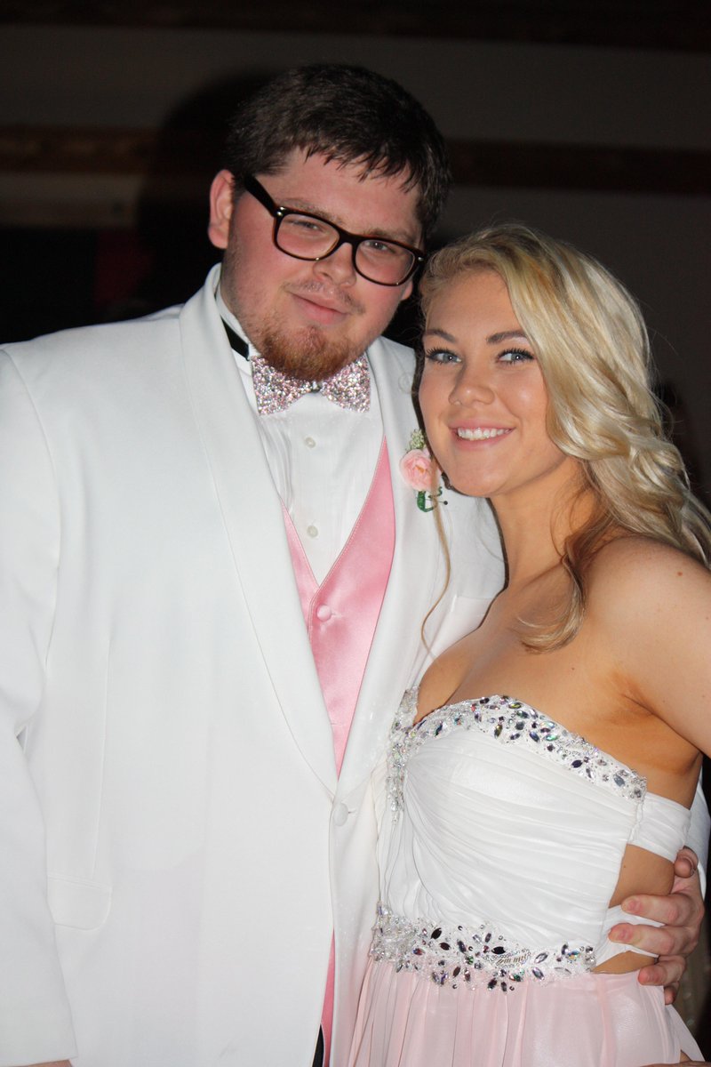 MsNeelySHS's tweet photo. Prom Night!!!!  @Satsuma_High http://t.co/n2OT7MDfLG