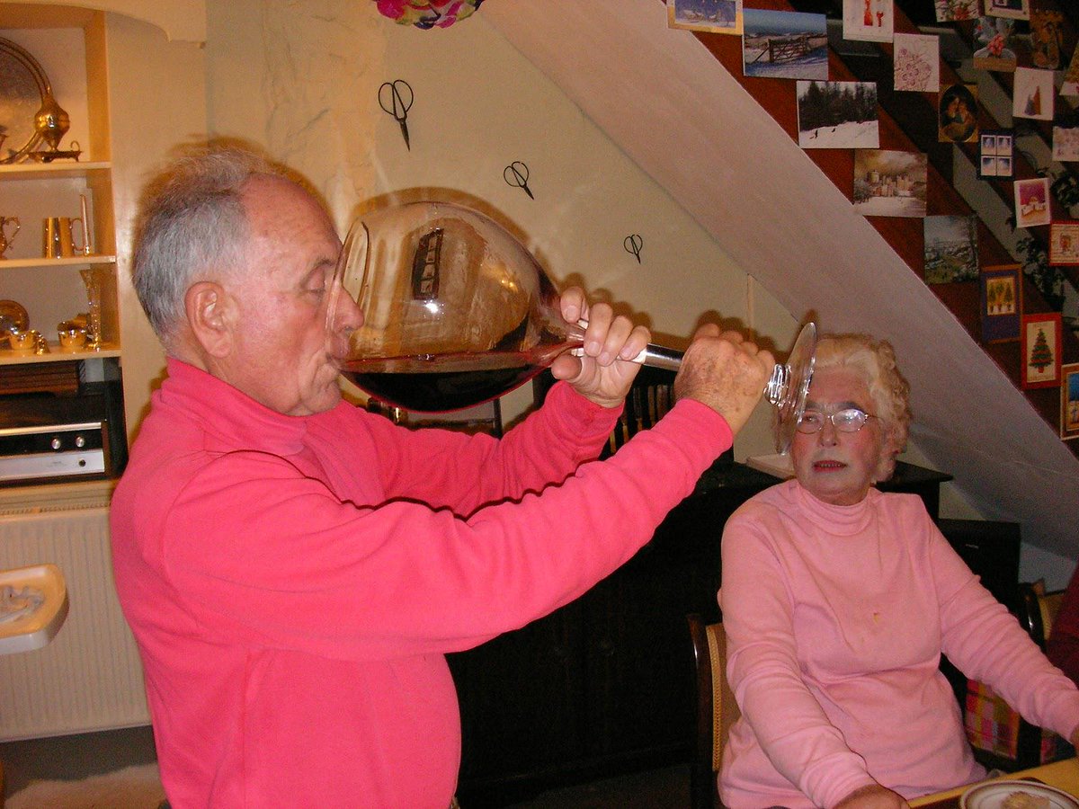 For a long life, and a HAPPY hour...
ONE GLASS of #Wine per day...
<a href="/winewankers/">The Wine Wankers 🍾🤛🎉🥂</a> #WineLover