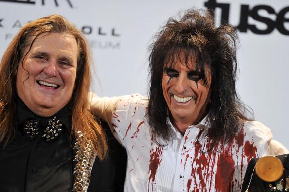 16 de marzo de 1948, Happy Birthday Michael Bruce. 
(Alice Cooper) 