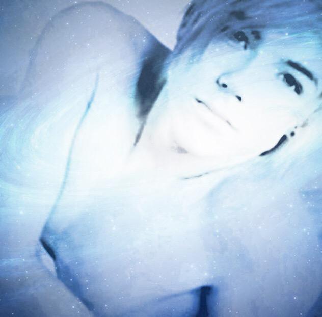 IXONolan's tweet image. And to my love ❌⭕️🎁