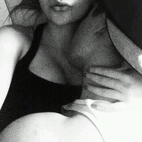 SexeStory_'s tweet photo. Réveilles une fille comme ça, elle pensera à toi toute la journée 😏 http://t.co/62zKRqXGtV