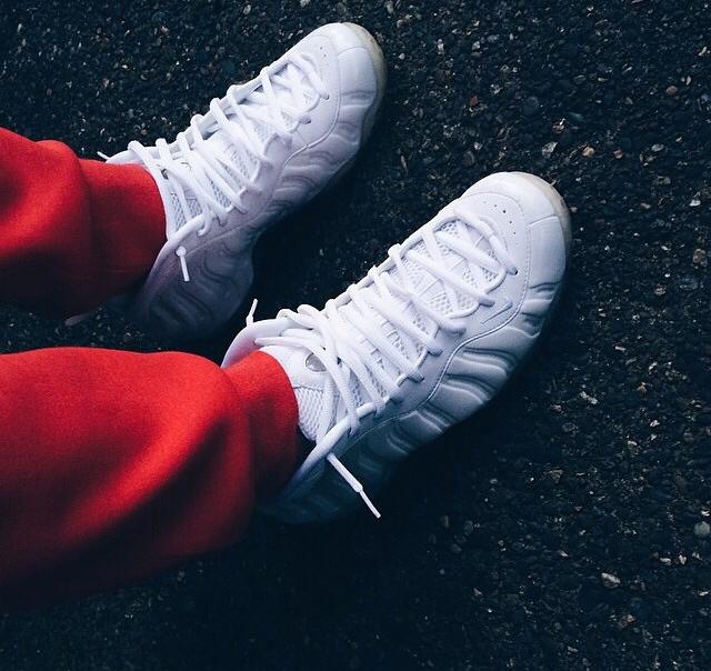 SneakerTicker tweet media