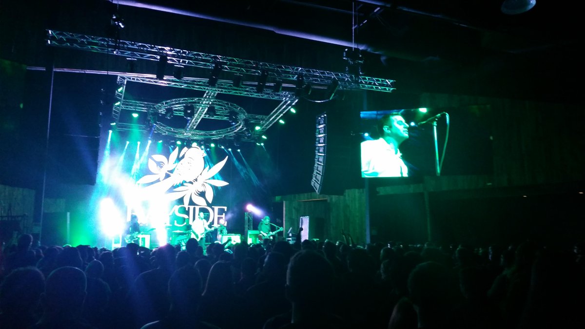 HiveLED's tweet photo. Stunning visuals at @GasMonkeyDallas  featuring @seawayband , @ManOverboardNJ , @SensesFail , and @BaysideBand http://t.co/aH49huUuVp