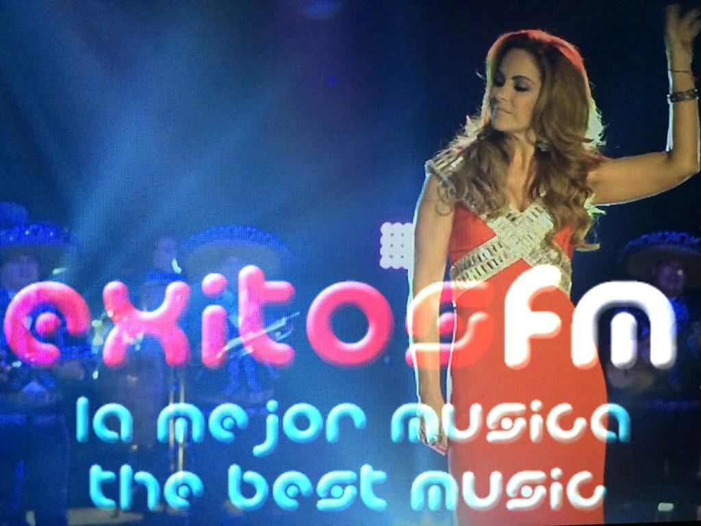 lucerofanespana's tweet photo. Después de 16 semanas en lista, por fin esta semana @LuceroMexico con #AyAmor alcanza el n°1 en @ExitosFM 🙌👏🙌👏🙌 http://t.co/miCb4OjR43