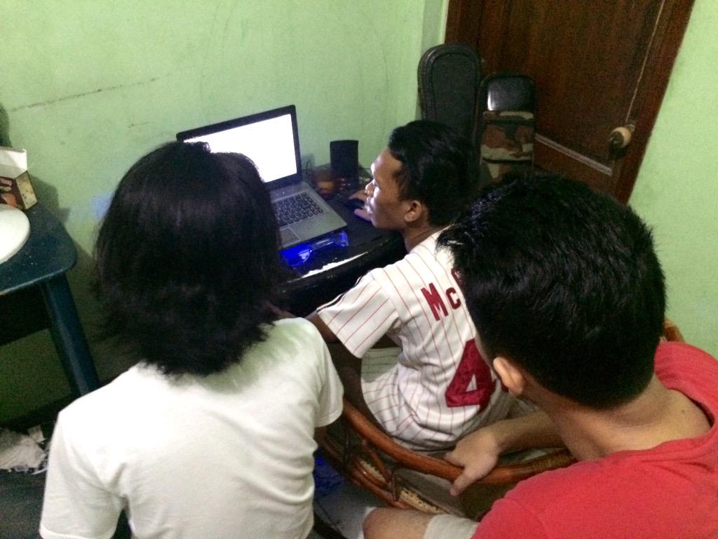 Kami mulai garap EP pertama kami,dan malam ini di operatorin oleh @idayvoice , lets burn!!!