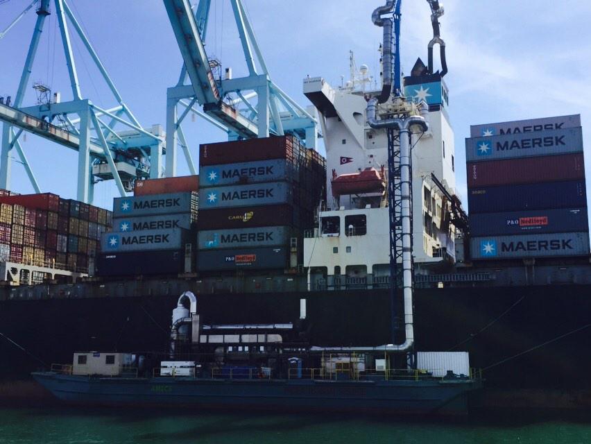 AMECS_AEG's tweet photo. AMECS attaches to Maersk at Port of LA http://t.co/xSpCFQnv2j