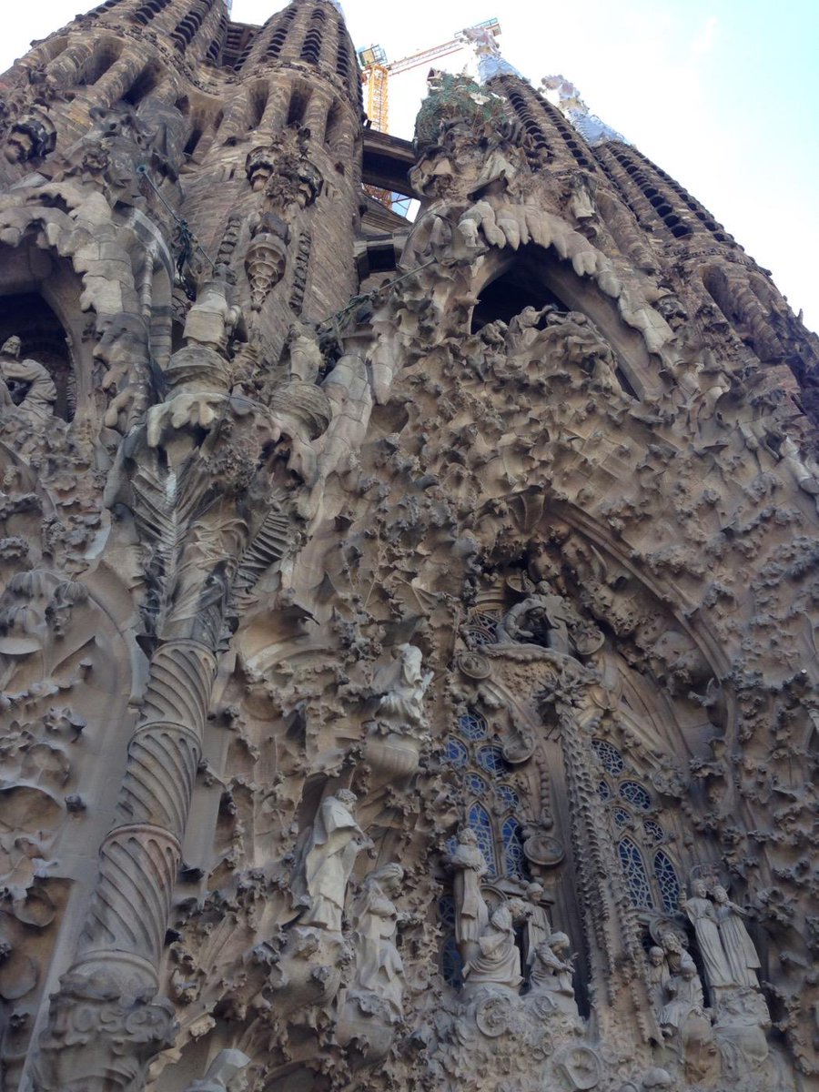 Antoine_Thom505's tweet photo. #JCEsp15 La Sagrada familia est composé de plusieurs façades représentant la vie de Jésus. http://t.co/Ew4gyJBDt2