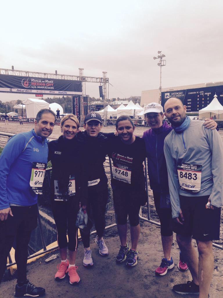 Bit_Halving's tweet photo. Orgullo total por todos los alumnos de la #familia54d que terminaron el 1/2 Marathon con grandes resultados #yosoy54d http://t.co/VgCYINBflG