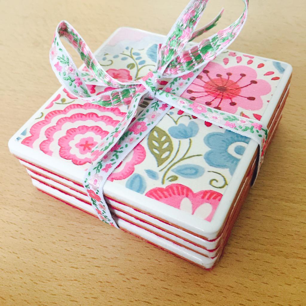moon_6_pence's tweet photo. Set of #vintage #floral print ceramic coasters #creativebizhour http://t.co/sitfxkvZir