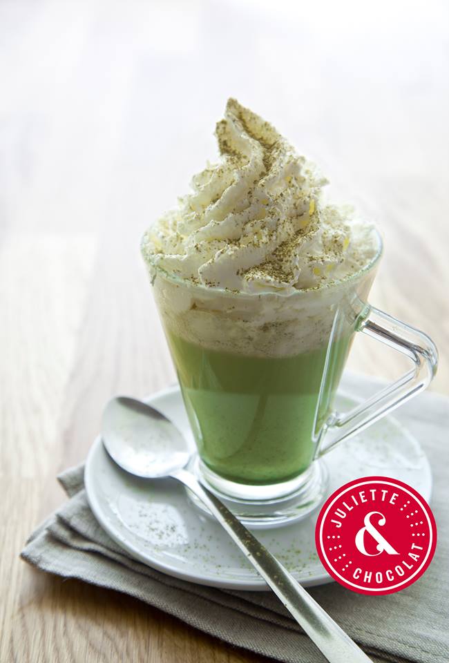 Célébrez la Saint-Patrick avec nous! Notre nouvelle boisson au thé Matcha et chocolat chaud blanc est arrivée!