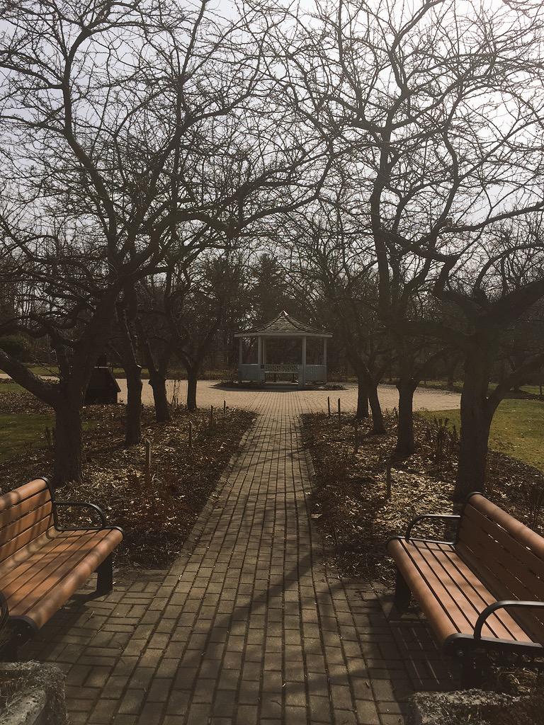 karahoward15's tweet photo. Went on a nice little adventure today by myself ☺️☀️ #4miles #foundapark #foundfish http://t.co/3z5HKyQU50