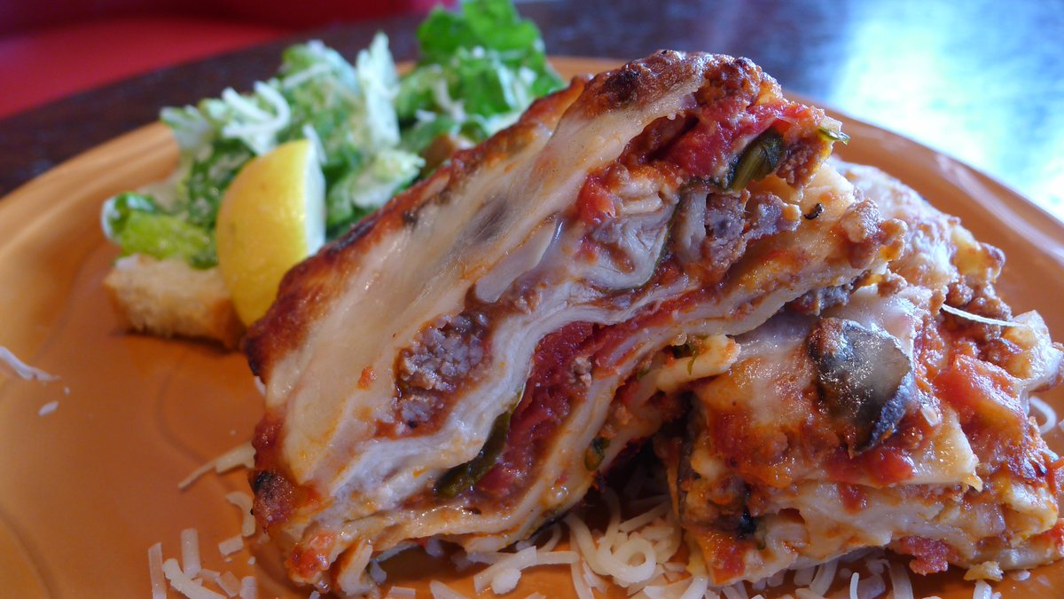 zazazapizza's tweet image. Fresh and Hot LaZAgna is just a click away!  Make a reservation for tonight! #fresheverytime goo.gl/9u4Lo3