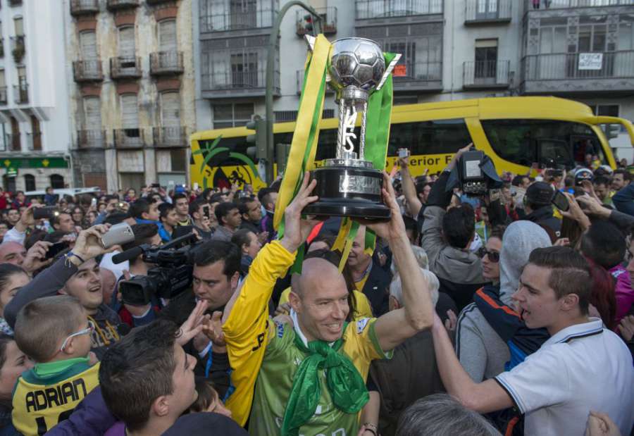 diarioas's tweet photo. FÚTBOL SALA | Jaén aclama a unos héroes casi mileuristas: "Es para vosotros"
http://t.co/kPsNy72yKh http://t.co/llc7W1vcPR