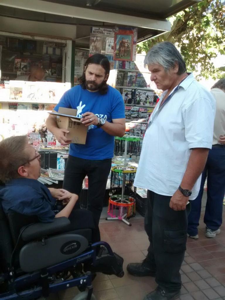 alecorrea75's tweet photo. En la mañana de hoy en las calles Bandera de los Andes y Libertad Gllen #IluminemosGuaymallen #ElegiDiferente http://t.co/qN53sFkWbW