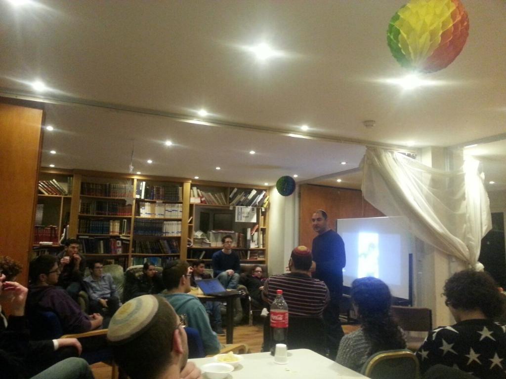 bneiakivauk's tweet photo. @JewishAgencyUK &amp; @HanoarUK Shaliach Joel Meyer educating about the upcoming Israeli elections @UJIA_InformalEd http://t.co/YNg5KSpBXM