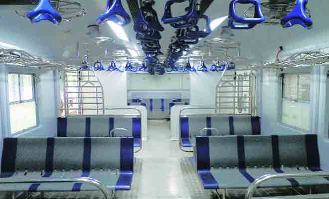 kvQuote's tweet photo. "@ani30oct: #MumbaiLocal के अच्छे दिन आ गए। #trustmodisarkar #TrustBJP #DevendraInAction #IndianRail http://t.co/BuqB9Ya3Mh"