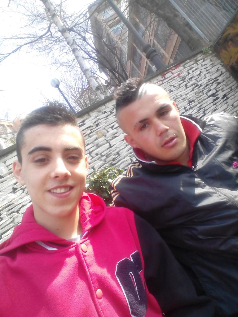 rojo_jon's tweet photo. en el barrio con la mejor compañia;) http://t.co/czw79lVnPq