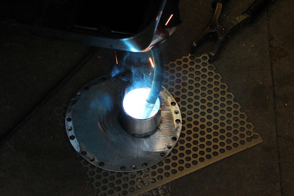 IndyGoGo500's tweet photo. Welding all done! @GoGoDragons2015 @ScottBudds @ClassicLotus #dragonhour http://t.co/sSKFZN16qA