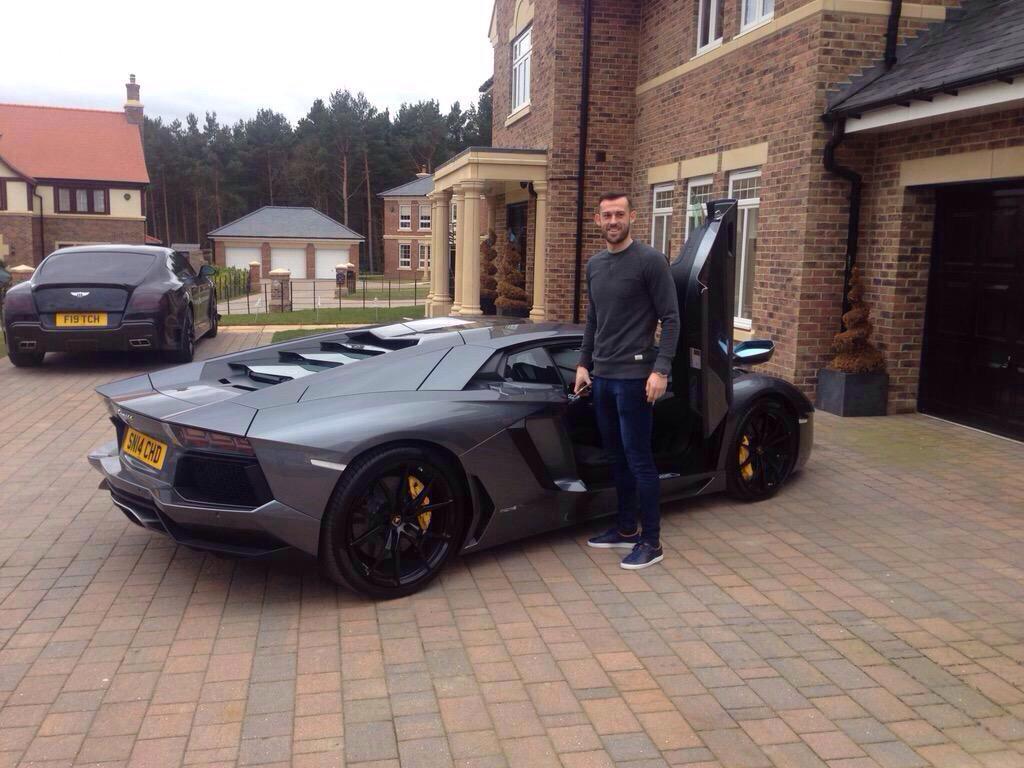 TNLdotcom's tweet photo. This is what 7 goals in 2 seasons for Sunderland buys you. Steven Fletcher is stealing a living... http://t.co/izaIFUtm4K