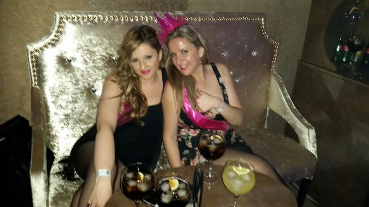 estherpardogarc's tweet photo. Gracias a mi @gloriajiro por esos detalles tan caquis k nos hicieron lucir divinas y por ser tan buena amiga tkieroo http://t.co/yDXC7kSf94