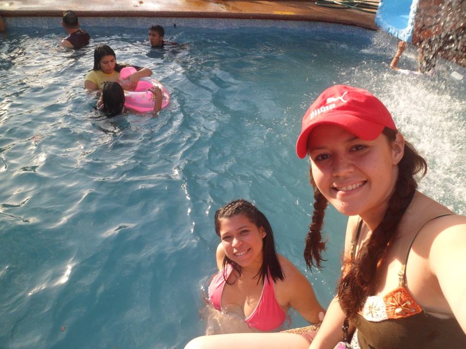 katheeh22's tweet photo. de piscina http://t.co/6bm2Ouv3Rc