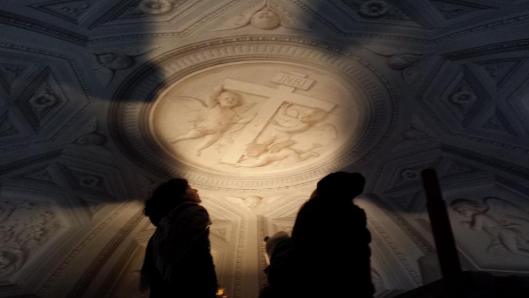 AliceFigini's tweet photo. #Restauro #Tremezzo # Cappella Sommariva #atwork  #The prise of Beauty http://t.co/4POiS8tIfY