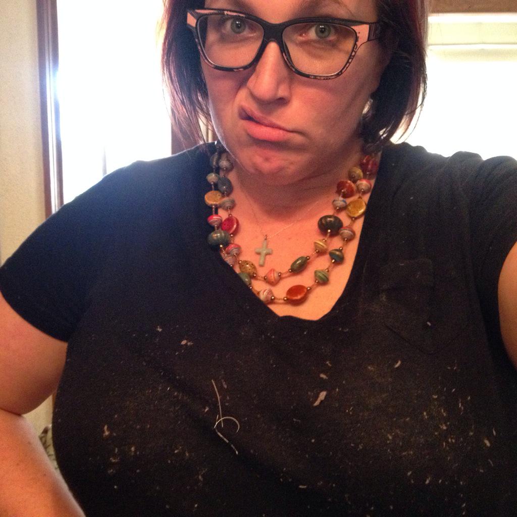 jrshules's tweet image. Note to self: do not clean out your sewing machine while wearing a black tshirt. #quilterproblems