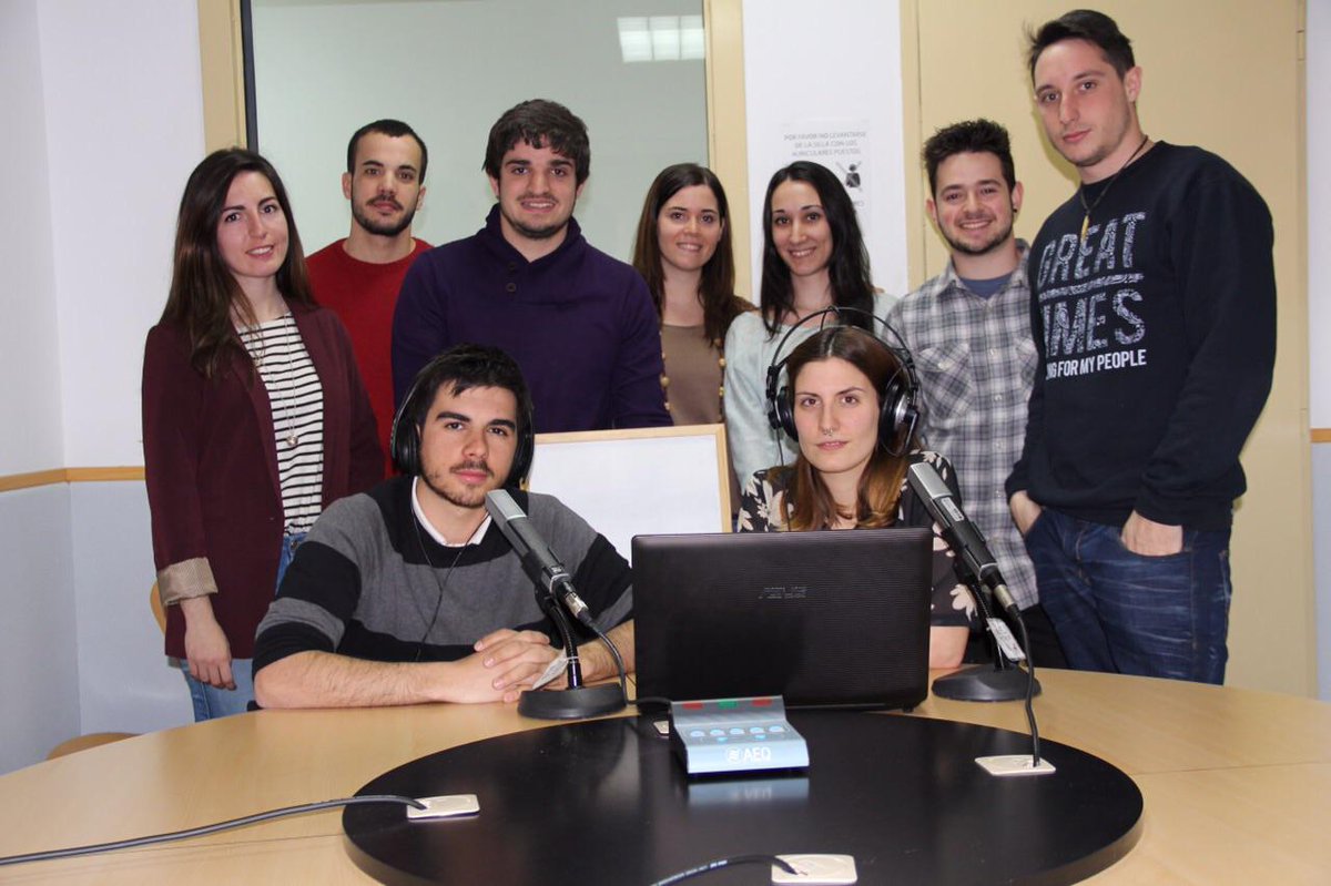 offtherecord_15's tweet photo. Una semana más, listos para trabajar duro en los estudios de radio de la @urjc ¡Empezamos! #OffTheRecord http://t.co/R2EX1rMHMD