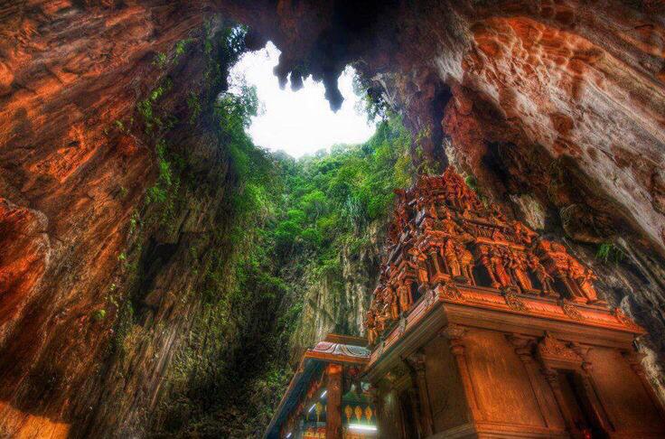 abandoned_pics's tweet photo. Temple Deep in the Caves of Borneo, Indonesia http://t.co/FsUeqrR87P