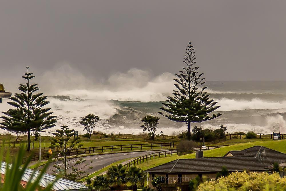 BreakfastSam's tweet photo. Puts it into perspective doesn't it. One of the better wave shots from #TCPam http://t.co/rDmes11KQW