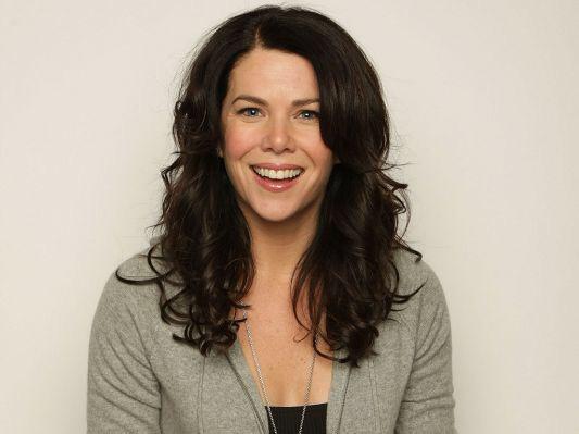 Happy birthday Lauren Graham/Lorelai Gilmore/Sarah Braverman love you forever and ever 