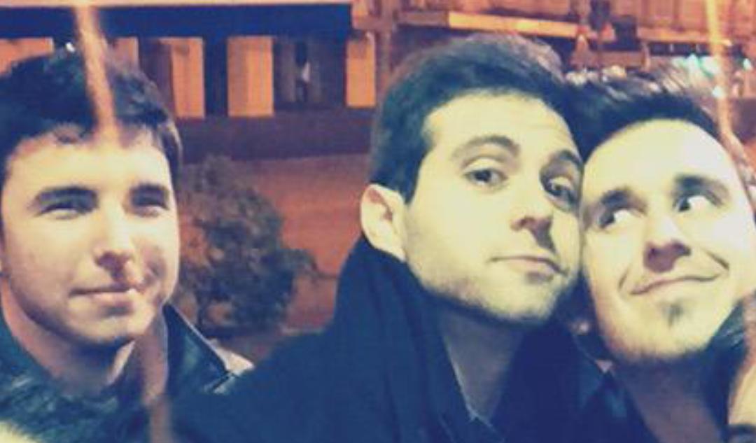 dropstriangle's tweet photo. -Vegetta
+Que
-Olvidate de meter algo en lo que resta del mes
+Pero
-olvidatE http://t.co/YBC6s0uFlm
