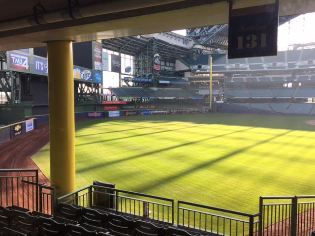 jalfwi's tweet photo. Miller Park is almost ready for 2015 baseball. Are you ready to be on the Scoreboard?! 4/21/15 http://t.co/7DiC3D2SnO http://t.co/sgXGUzXppX