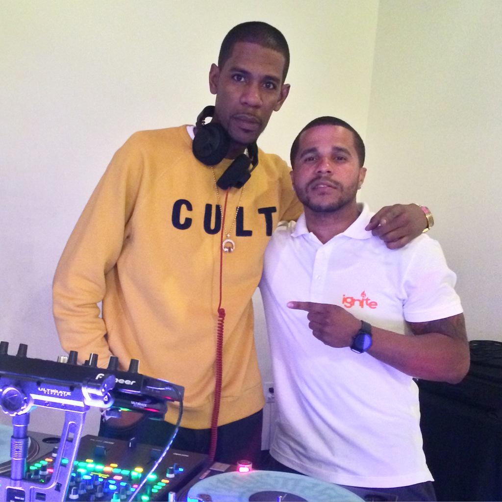 pnickthe3rd's tweet image. Rocking with the OG @Young_Guru #SneakerHeadz premiere party on 🔥🔥 @sxsw #NewRoleModels #WeIgniteChange ✈️