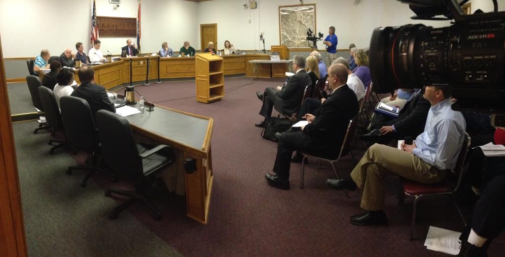JohnKellyKSDK's tweet photo. Brentwood City Council discusses a texting and driving ban. Mayor says it sends message to state/federal gov't. http://t.co/8TbeKJNlM3