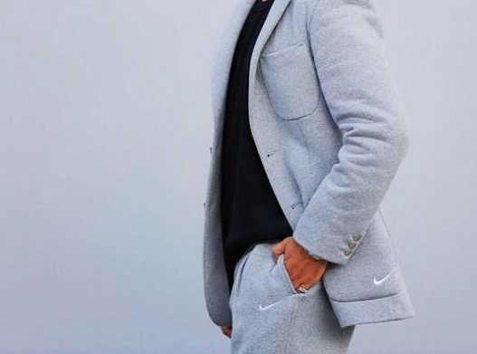 GirlsNoteBook's tweet photo. When your interview is at 3 but your game is at 3:30 http://t.co/Fl7NaST7Pp