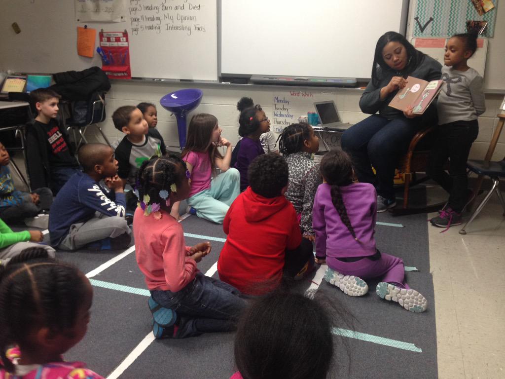 evugteveen's tweet photo. Guest reading! Cloudy with a Chance of Meatballs and some Pigeon books. #sd161learns  @TheHornetsHive http://t.co/b33Id2gB1O