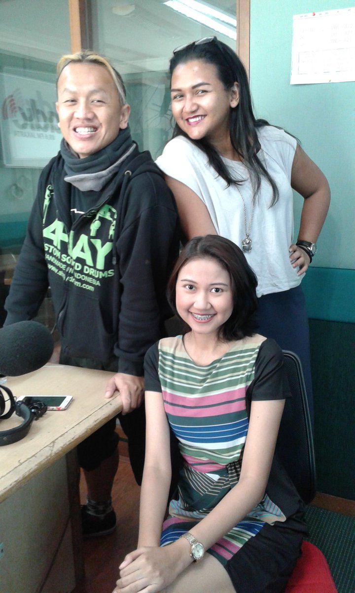 Yang kangen jajajan SD, harus dengerin #Kerenpreneur. Ada NISA <a href="/KantinSD/">Kantin SD PS. Santa</a> yang bikin usaha dari jajajan SD zaman dulu.