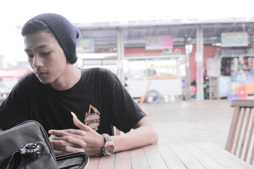 ronyrevenge's tweet photo. Kenapah?? http://t.co/txTaA8Mqgf