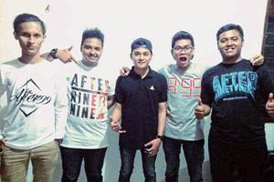 Wearing <a href="/after99apparel/">AFTER 99</a> 😊 RT <a href="/musikafe/">Arif Musikafe</a>: Let's cek out profile @ClassOfTheMoon @sevaTD <a href="/taufiqakkbar/">Taufiq Akbar</a> @unufromalana ”