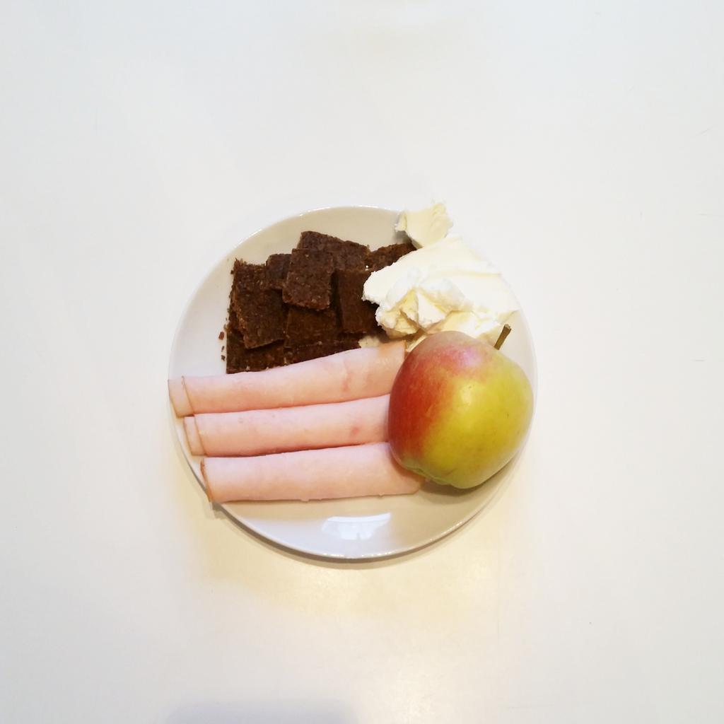 tbeva_'s tweet image. #eatclean and #traindirty