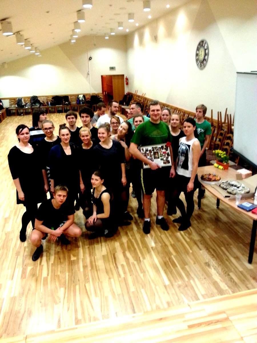 jdkmarupe's tweet image. Sveicot Dzimšanas dienā mūsu meistaru @levics , kūka apēsta un kliņģeris jau nodejots :)