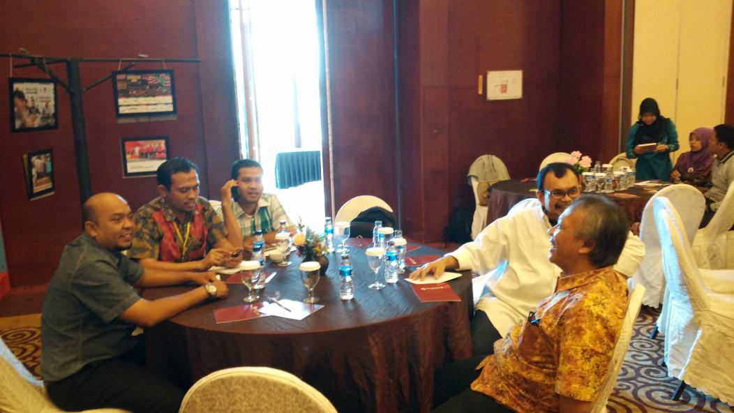 iloveaceh's tweet photo. #fotowarga | @acehinstitute: Konferensi Masyarakat Sipil Aceh di Hermes Palace Hotel #KMSAceh http://t.co/IuoHtSfcUX