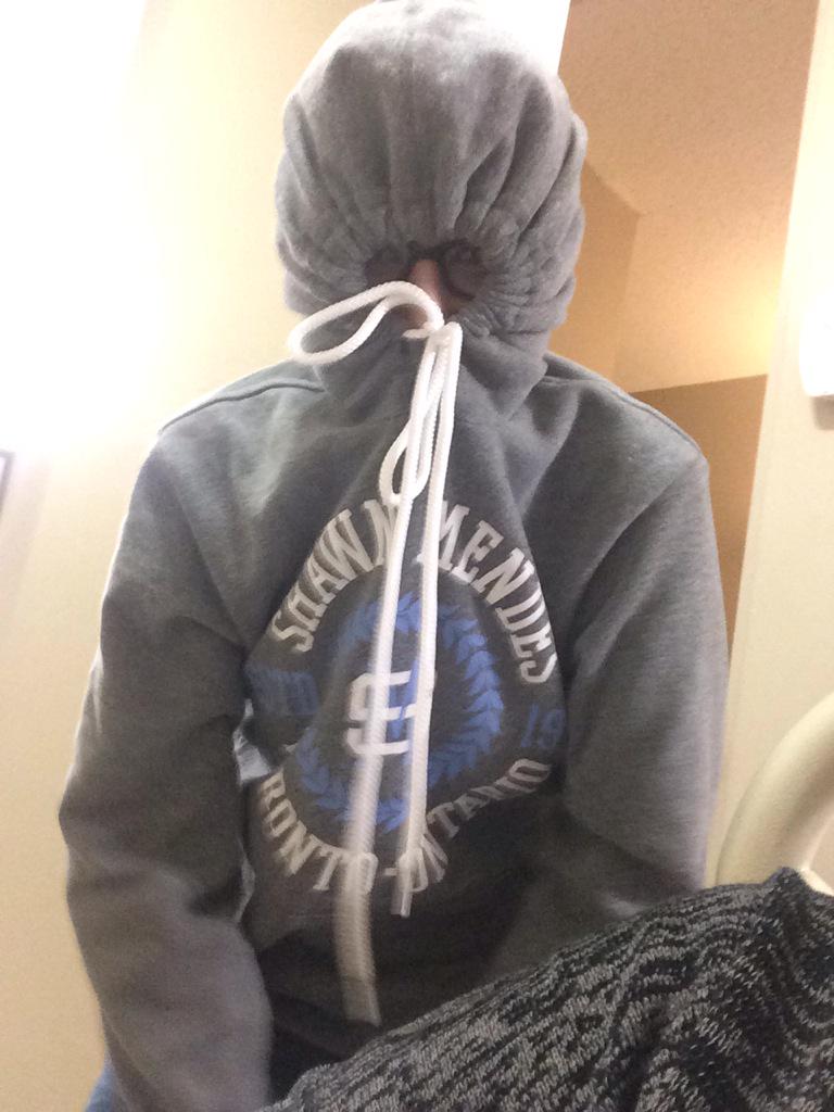 aestheticallyhs's tweet photo. @ShawnMendes my sister is walking around the house like this 
#StitchesOniTunesNow #HandwrittenApril14th http://t.co/oDTfyZcXFx