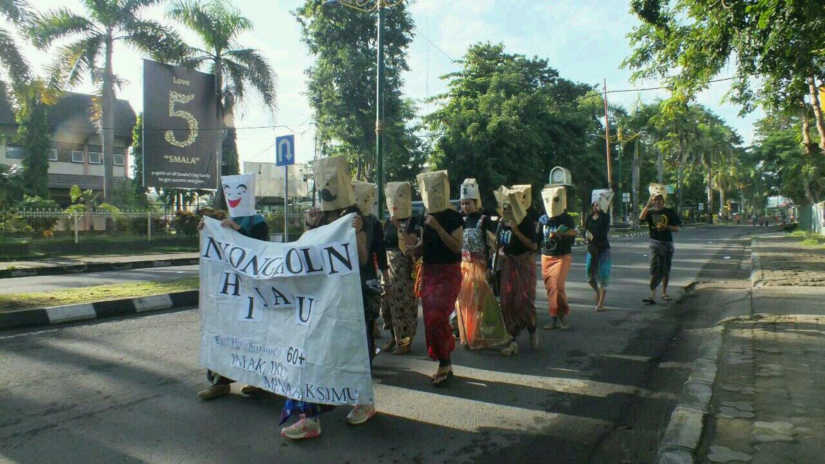 Lombok gk punya artis, kayak gini dibilang gk da kerjaan &amp; diketawain,
#LombokTolakReklamasiBali
<a href="/JRX_SID/">JRX</a> <a href="/leakBALI_/">IG: leakbali_official</a>