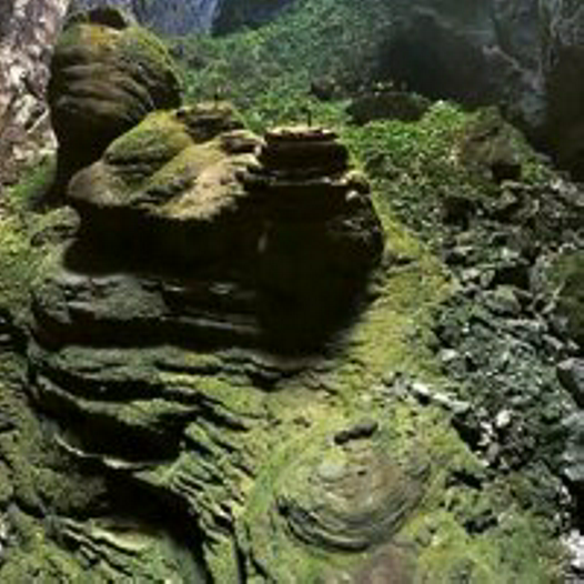 mbeasley681's tweet photo. "@DNews: World's Largest Cave Explored by Drone http://t.co/IFXLqoUVqw http://t.co/moOpH96SZv"