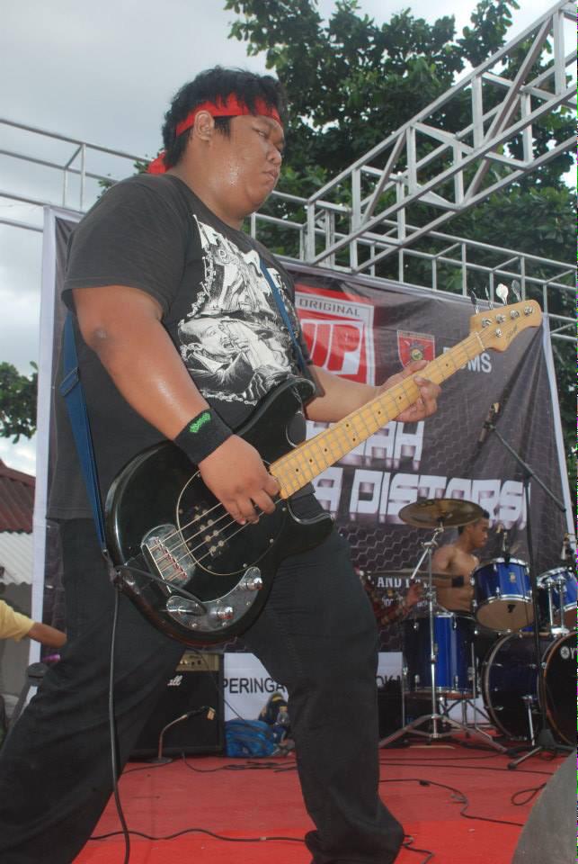 jackpath's tweet photo. Hbd bang Hehe "@InfactHC: Selamat bertambah umur pengeBASS kami @FerrilEks semoga yg baik2 menjadi lebih baik...amin http://t.co/gMvj2DVg4g"