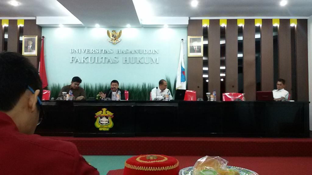 Sedang menghadiri seminar nasional dari teman2 <a href="/infoHLSC/">H.L.S.C</a>. Terima kasih atas undangannya :)